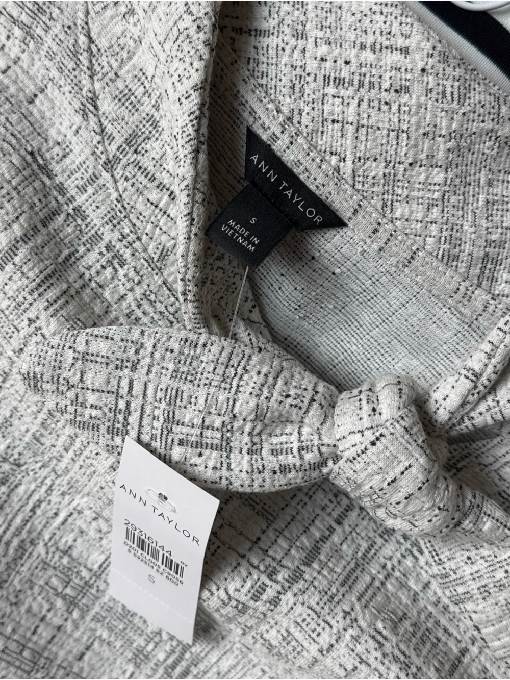 NWT Ann Taylor Gray & Cream Textured Cotton Blend Skirt & Top Suit. Size Small - Picture 10 of 10